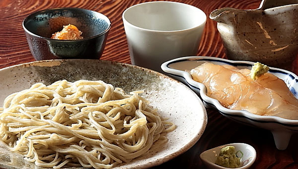 こだわりのそば粉で打った“蕎麦”と自家製つゆの味わいは格別