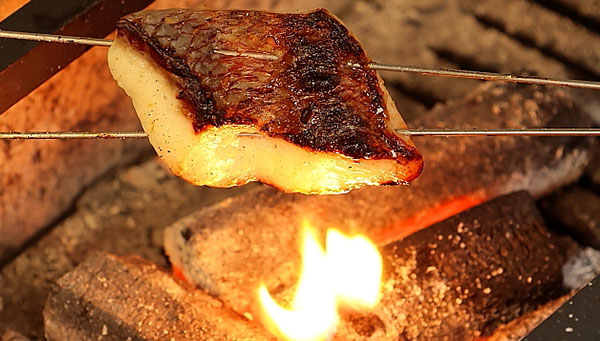 《夜メニュー》旬魚の西京焼きや鴨肉の炭火焼が楽しめます