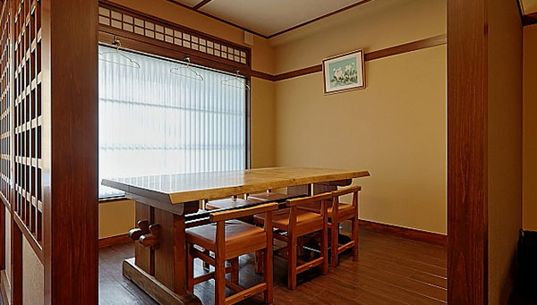 北山の隠れ家的蕎麦屋。寛ぎの空間でゆっくりお過ごしください